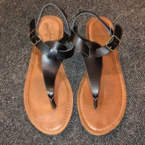 Universal Thread Sandals
